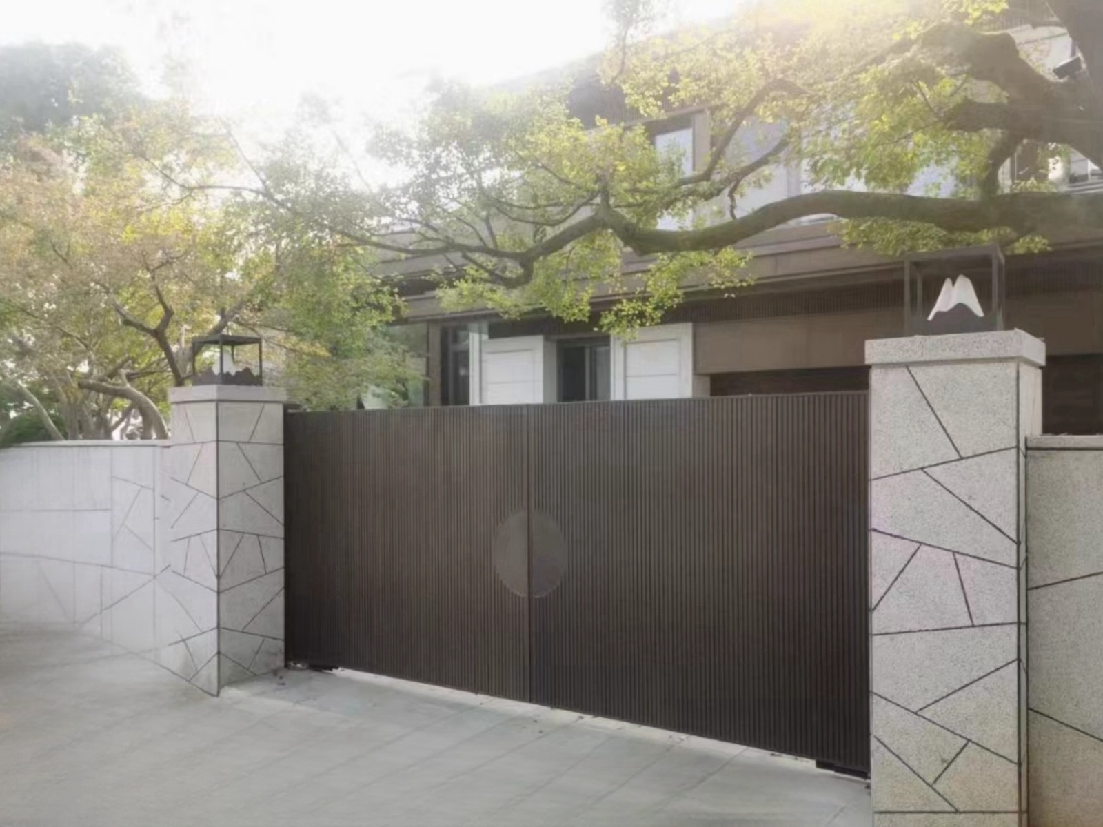 Gate
