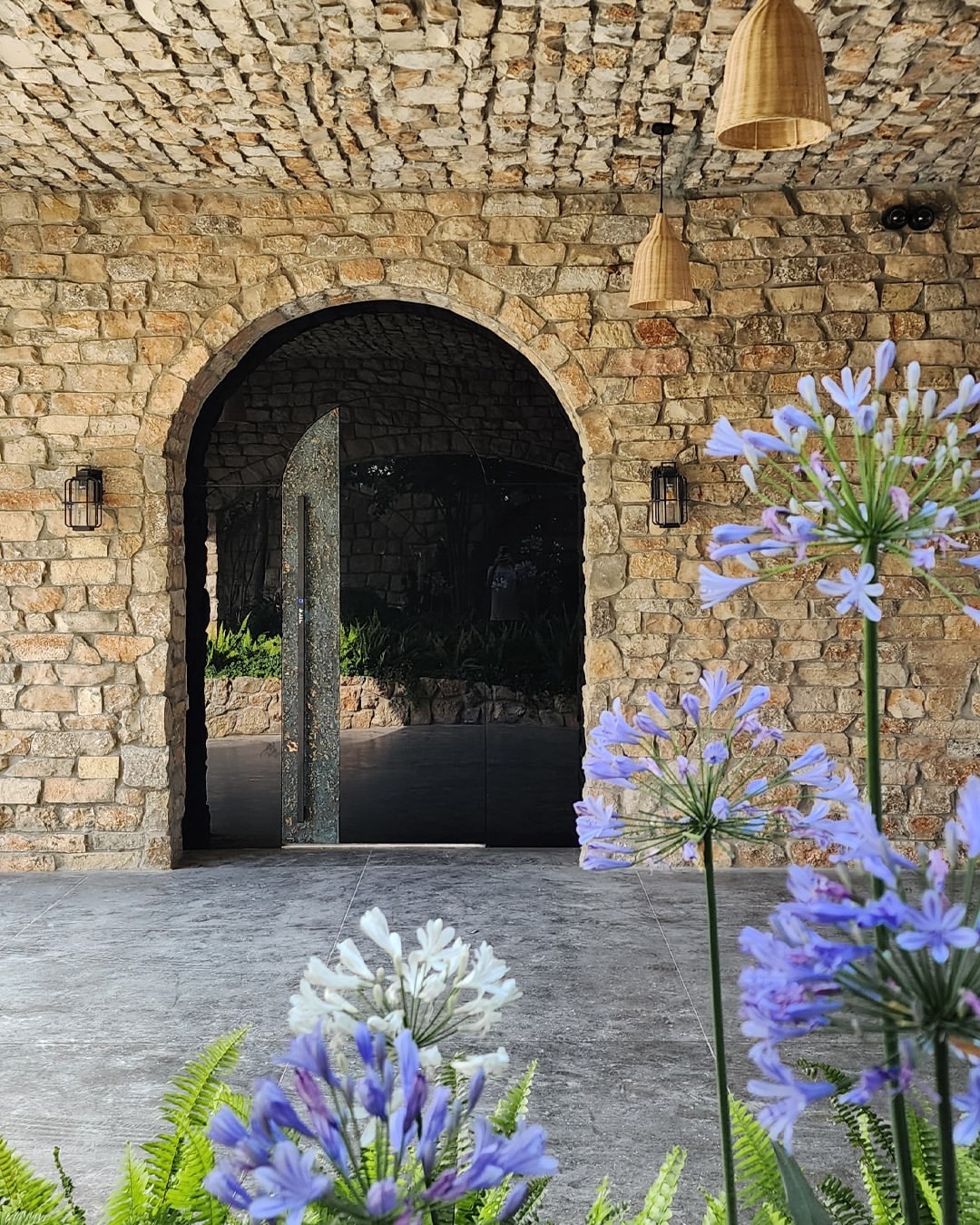 TINNO Vintage Stone Arch Entry System: Timeless Texture for a Warm Homecoming