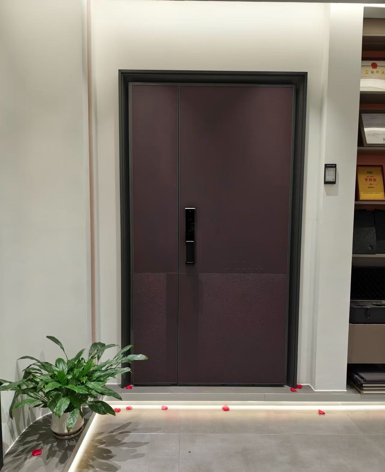 TINNO nderstated luxury in every texture, this door redefines the entry experien