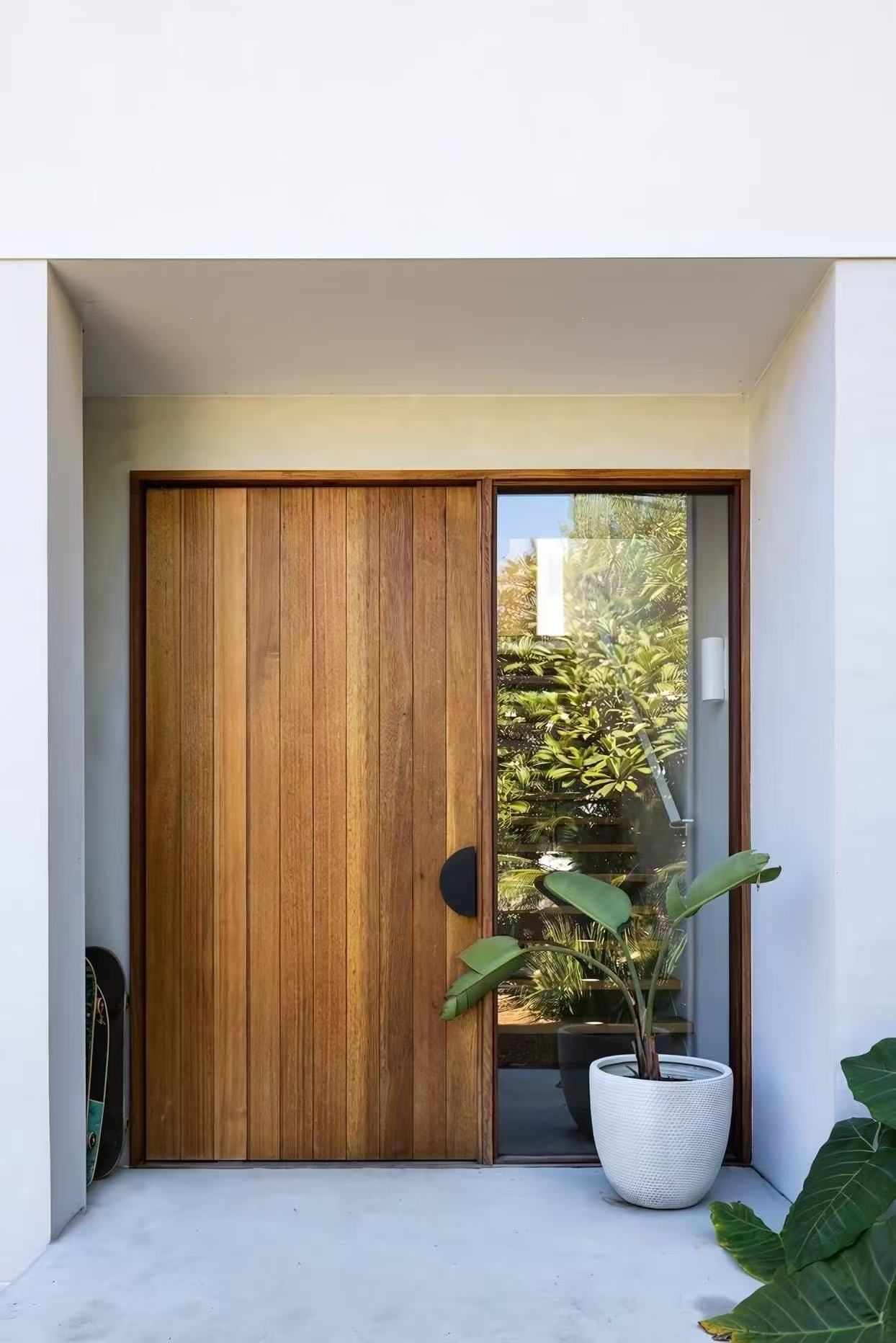 TINNO Natural Wood Sliding Entry Doors | Coastal Minimalism for Bright Modern Ho